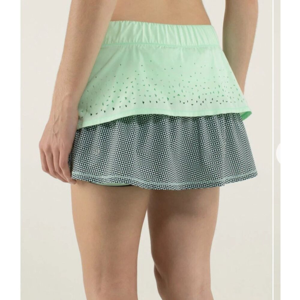 Lululemon Athletica Light Green In a Flash Skirt Skort Women's Size 4